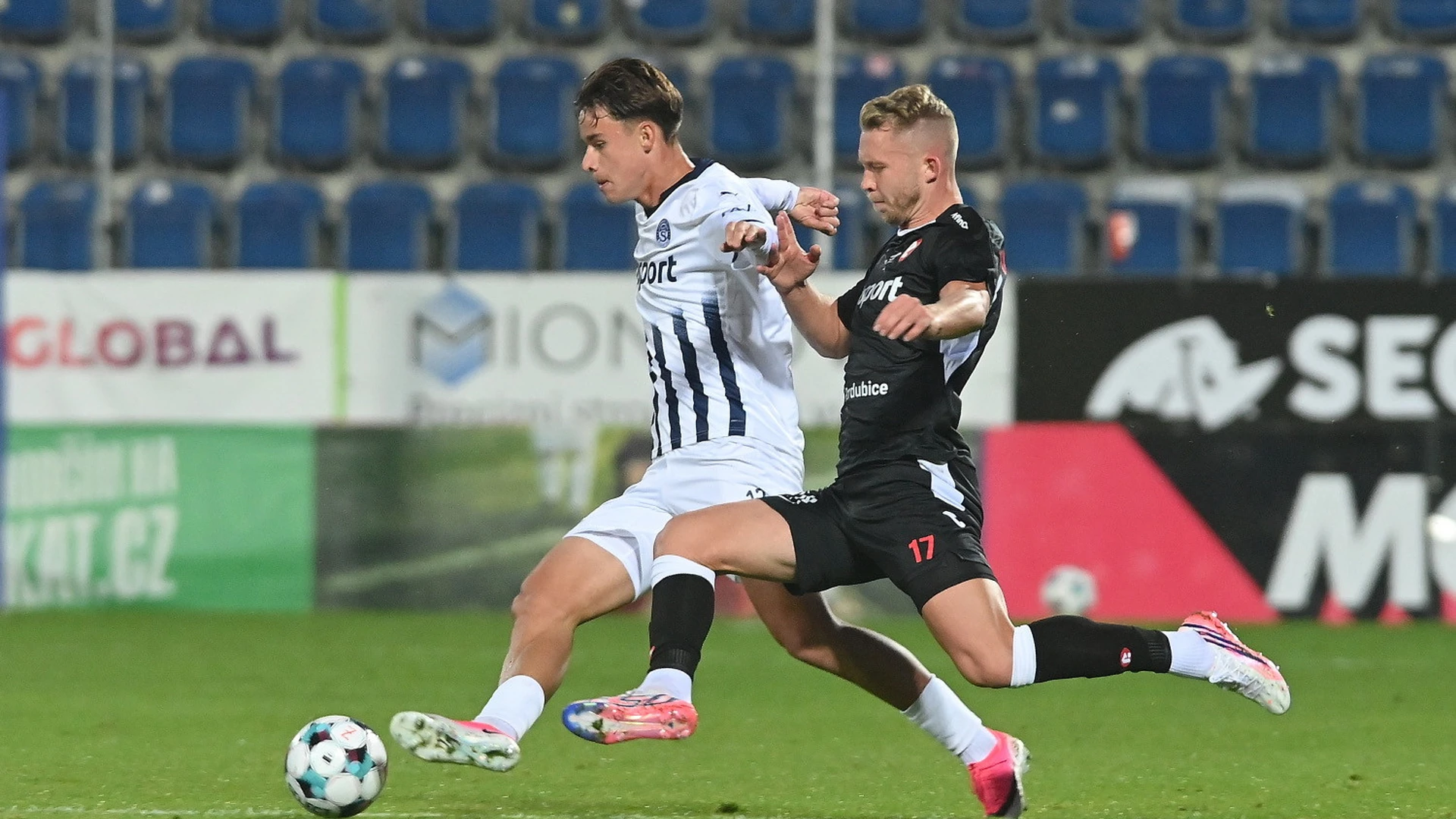 Pardubice porazily Slovácko 4:1 a poprvé postoupily do čtvrtfinále poháru