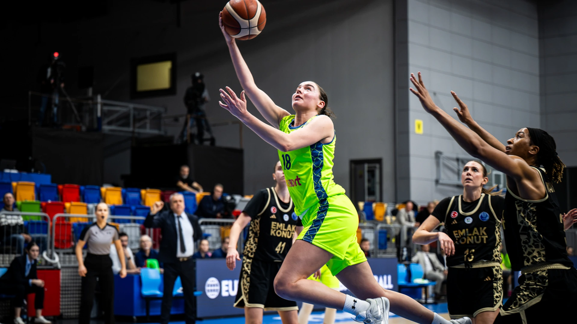 USK Praha porazilo Emlak Konut 80:65 a zůstalo v Eurolize bez porážky